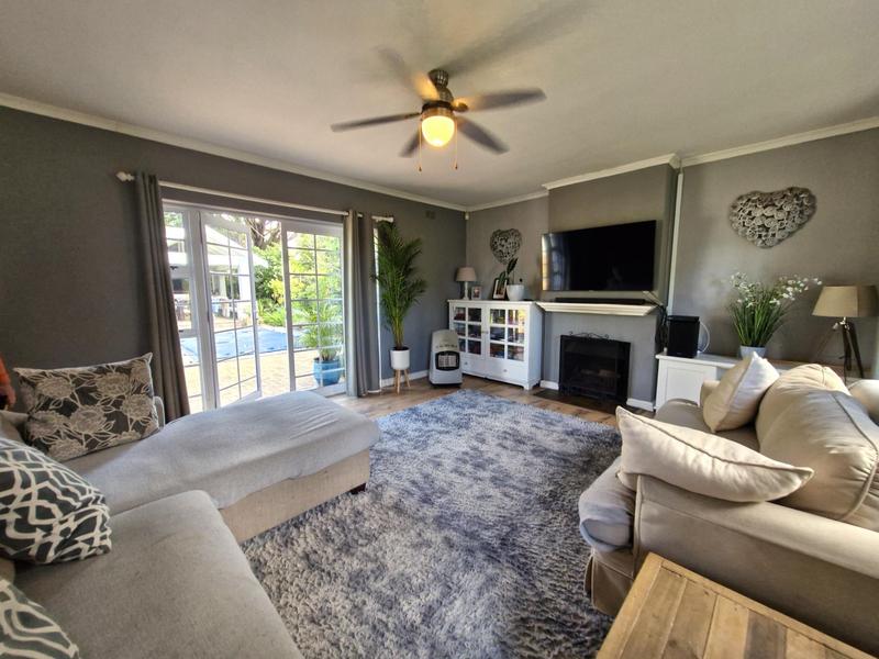 To Let 4 Bedroom Property for Rent in Kreupelbosch Western Cape